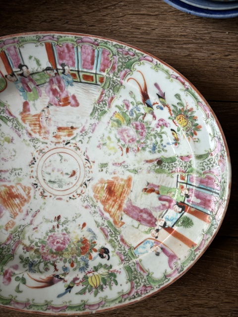 古玩陶瓷廣彩人物故事紋折沿盤拍賣，當前價格2500元