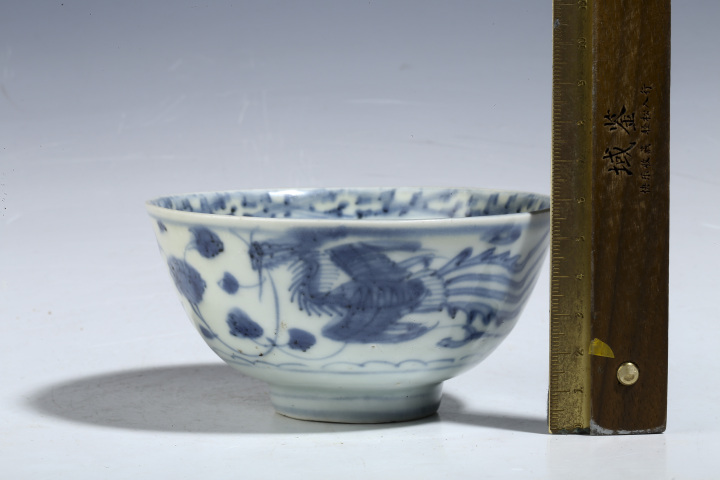 古玩陶瓷明晚·青花穿花鳳紋碗拍賣,當前價格2888元