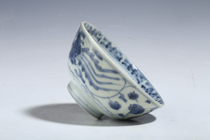 古玩陶瓷明晚·青花穿花鳳紋碗拍賣,當前價格2888元