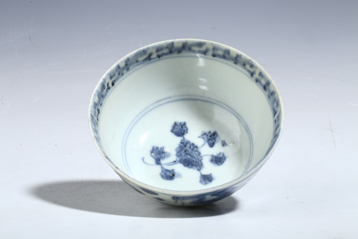 古玩陶瓷明晚·青花穿花鳳紋碗拍賣,當前價格2888元