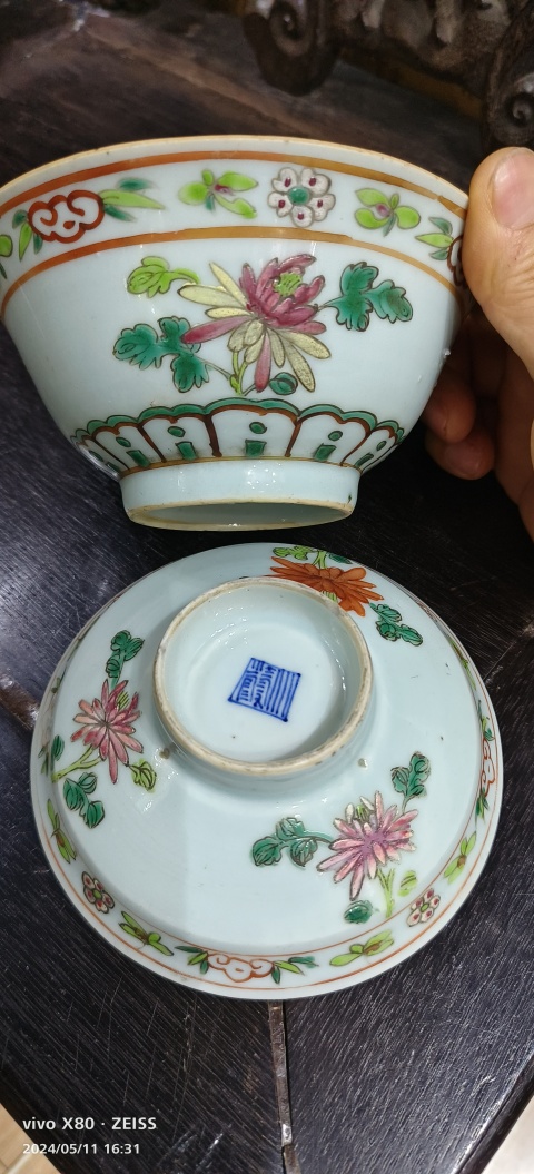 古玩陶瓷粉彩花卉紋大號蓋碗拍賣，當前價格4666元