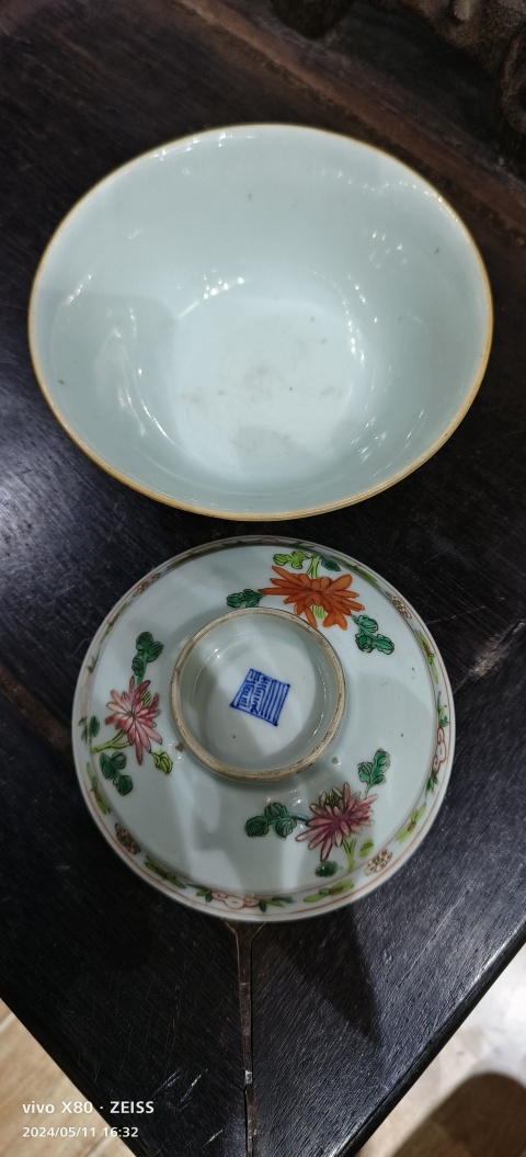 古玩陶瓷粉彩花卉紋大號蓋碗拍賣，當前價格4666元