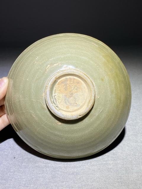 古玩陶瓷南宋龍泉青釉暗刻花紋碗拍賣,當前價格1588元