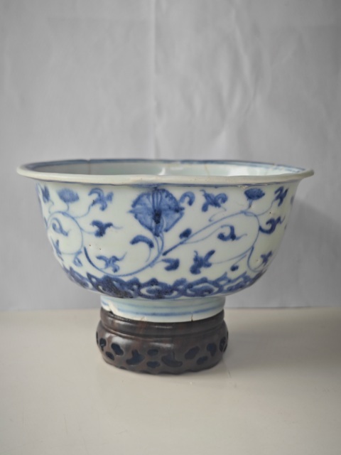 古玩陶瓷明中早期青花花卉紋墩式碗拍賣，當(dāng)前價格2345元