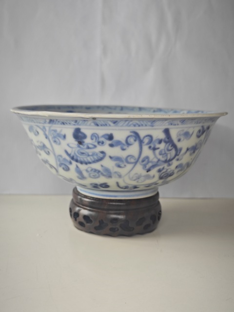 古玩陶瓷明成化青花夔龍蓮池紋撇口碗拍賣，當前價格2345元