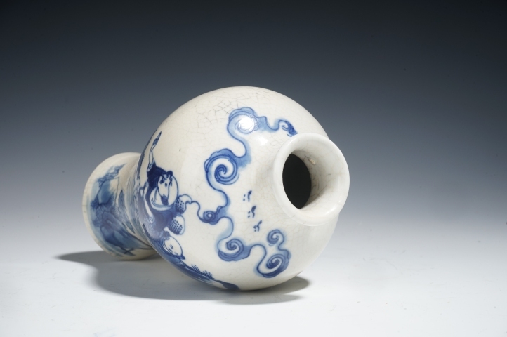古玩陶瓷煨瓷青花(八仙之鐵拐李)梅瓶拍賣，當前價格18888元