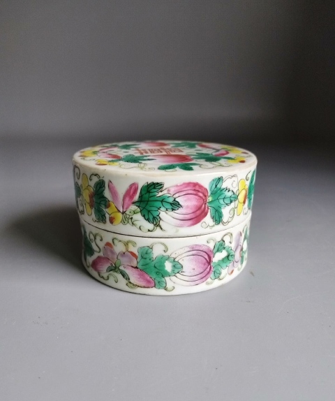 古玩陶瓷清中期粉彩瓜瓞綿綿喜字紋蓋盒拍賣(mài)，當(dāng)前價(jià)格1580元