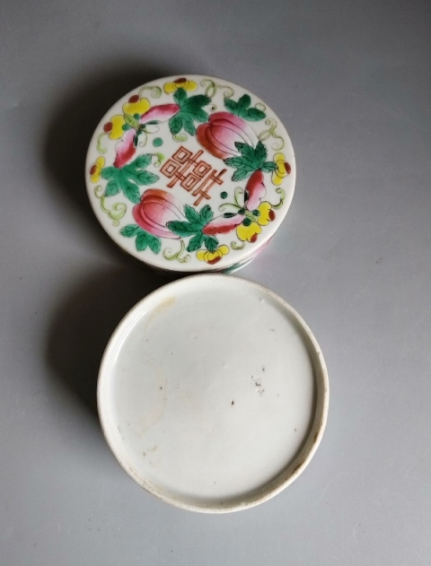 古玩陶瓷清中期粉彩瓜瓞綿綿喜字紋蓋盒拍賣(mài)，當(dāng)前價(jià)格1580元