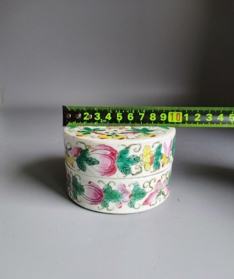 古玩陶瓷清中期粉彩瓜瓞綿綿喜字紋蓋盒拍賣(mài)，當(dāng)前價(jià)格1580元