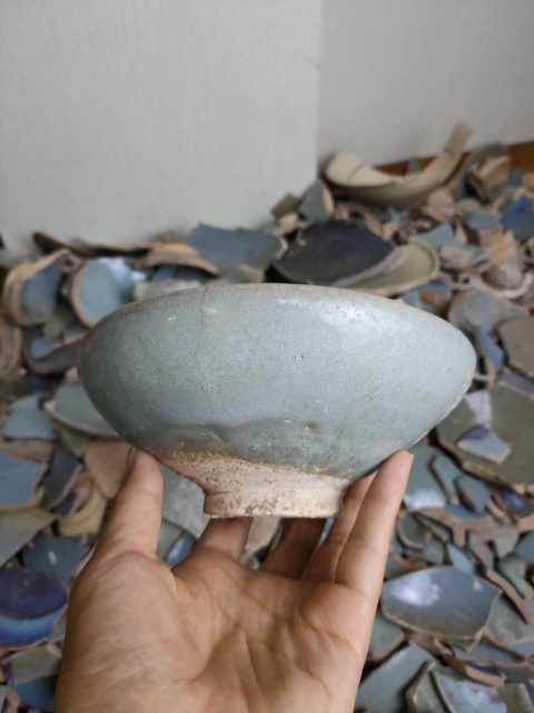 古玩陶瓷館藏級(jí)金代鈞窯天藍(lán)釉大碗拍賣，當(dāng)前價(jià)格998元