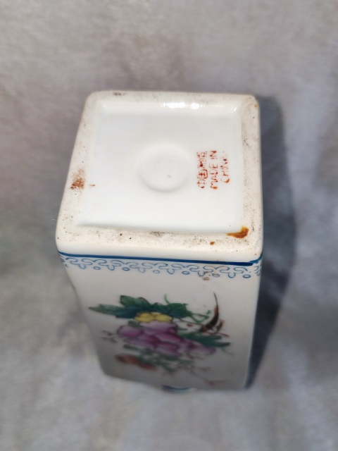 古玩陶瓷花卉紋瓶拍賣,當前價格0元