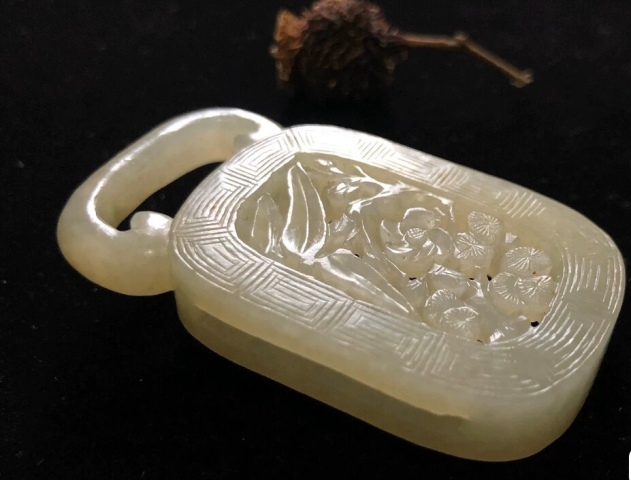古玩玉器清中期白玉紅沁鏤雕（梅蘭竹菊）四君子提攜牌拍賣，當前價格16000元