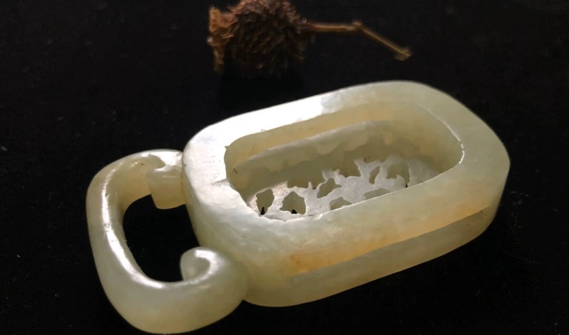 古玩玉器清中期白玉紅沁鏤雕（梅蘭竹菊）四君子提攜牌拍賣，當前價格16000元