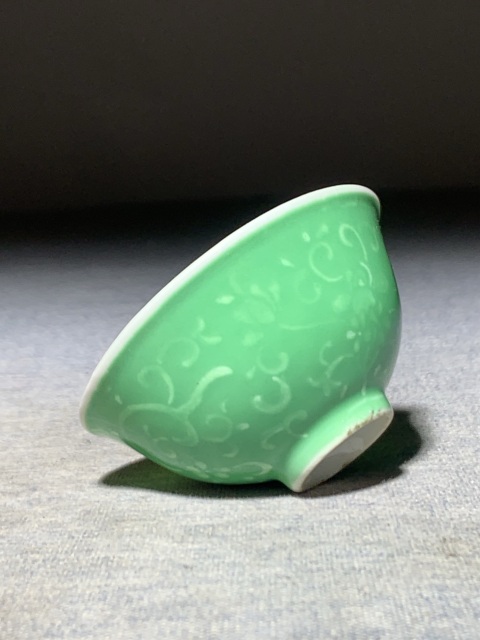 古玩陶瓷(收藏品)綠釉堆白龍穿花紋杯拍賣,當(dāng)前價(jià)格1888元