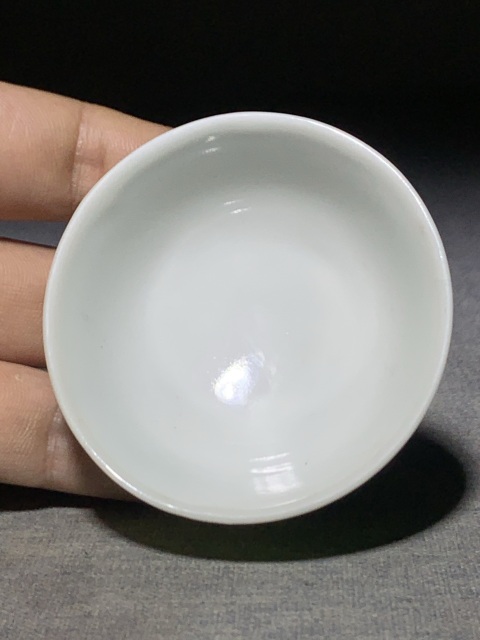 古玩陶瓷(收藏品)綠釉堆白龍穿花紋杯拍賣,當(dāng)前價(jià)格1888元