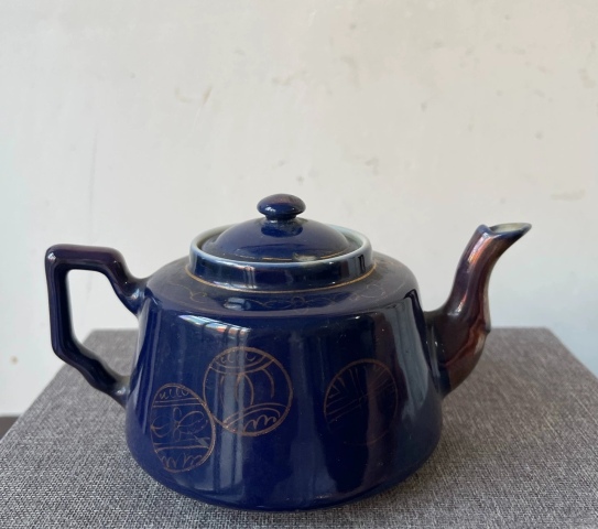 古玩陶瓷民國藍釉描金皮球花茶壺拍賣，當(dāng)前價格680元