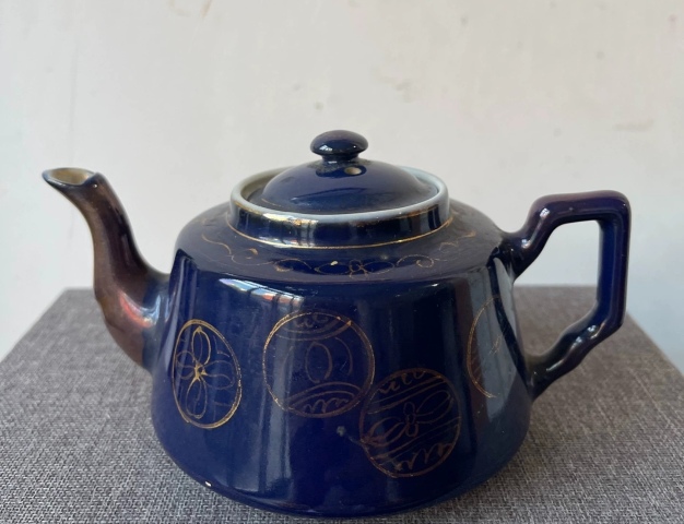 古玩陶瓷民國藍釉描金皮球花茶壺拍賣，當(dāng)前價格680元