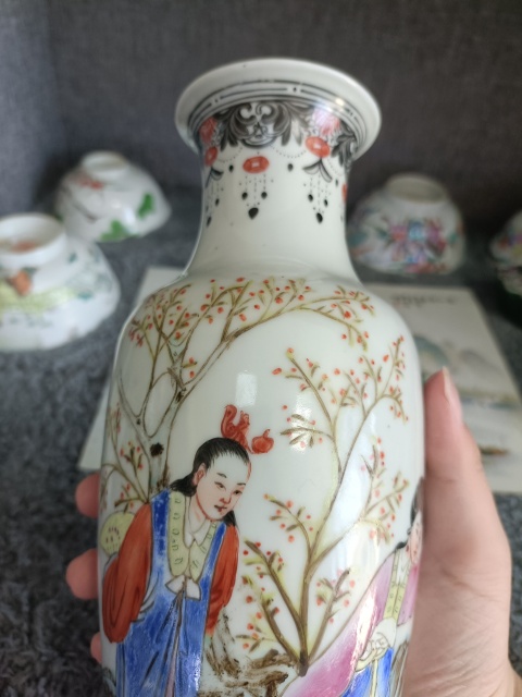 古玩陶瓷民國時期粉彩紅樓夢人物賞瓶拍賣,當前價格4500元