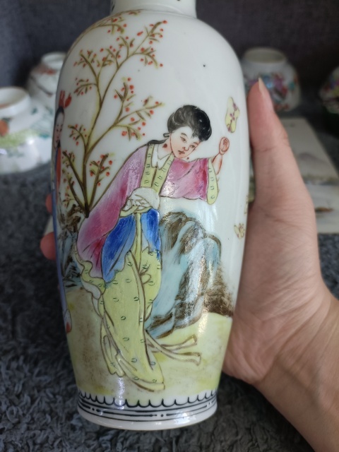 古玩陶瓷民國時期粉彩紅樓夢人物賞瓶拍賣,當前價格4500元