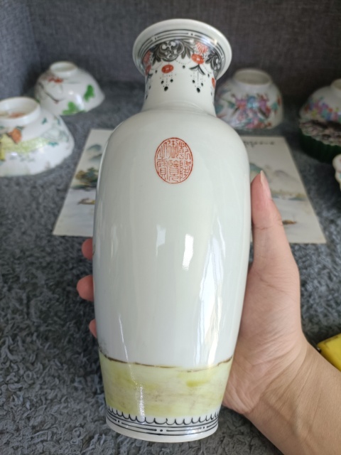 古玩陶瓷民國時期粉彩紅樓夢人物賞瓶拍賣,當前價格4500元