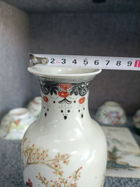 古玩陶瓷民國時期粉彩紅樓夢人物賞瓶拍賣,當前價格4500元