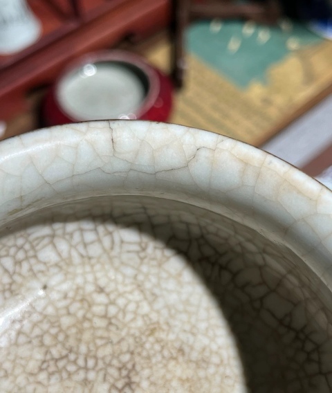 古玩陶瓷清中期哥釉大開片五彩博古圖獅耳爐拍賣，當前價格5500元