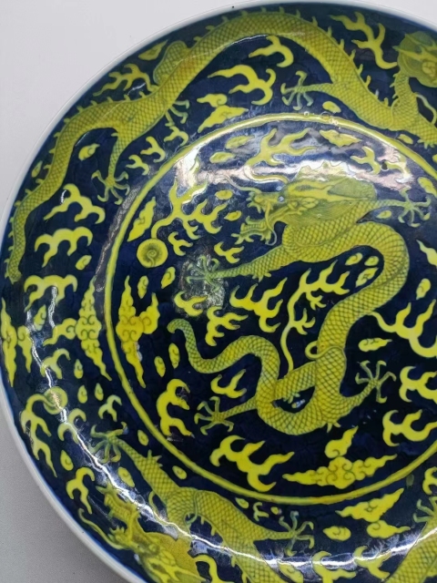 古玩陶瓷光緒官窯龍紋青花黃彩盤拍賣,當前價格199999元