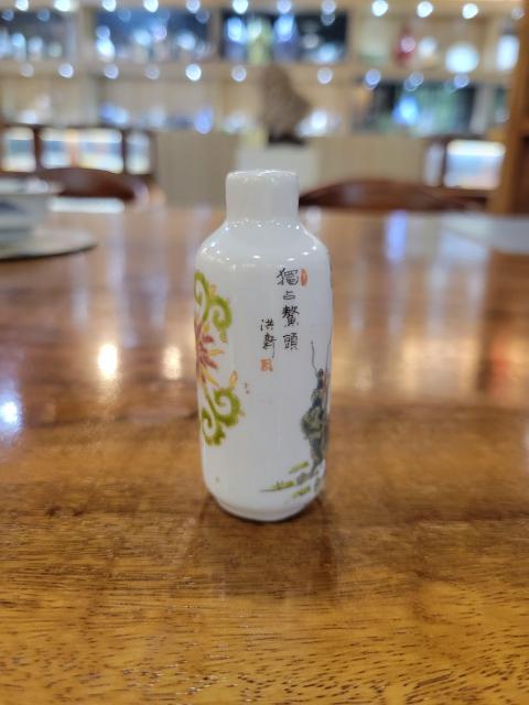 古玩陶瓷民國(guó)粉彩麒麟鶴紋鼻煙壺拍賣(mài)，當(dāng)前價(jià)格6800元