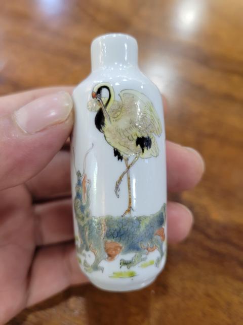 古玩陶瓷民國(guó)粉彩麒麟鶴紋鼻煙壺拍賣(mài)，當(dāng)前價(jià)格6800元