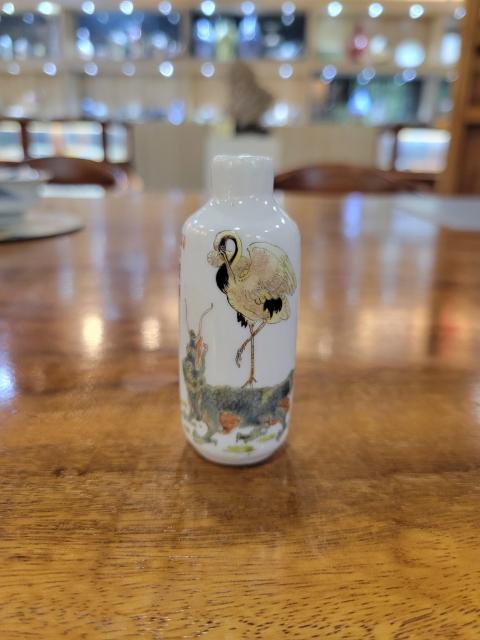 古玩陶瓷民國(guó)粉彩麒麟鶴紋鼻煙壺拍賣(mài)，當(dāng)前價(jià)格6800元