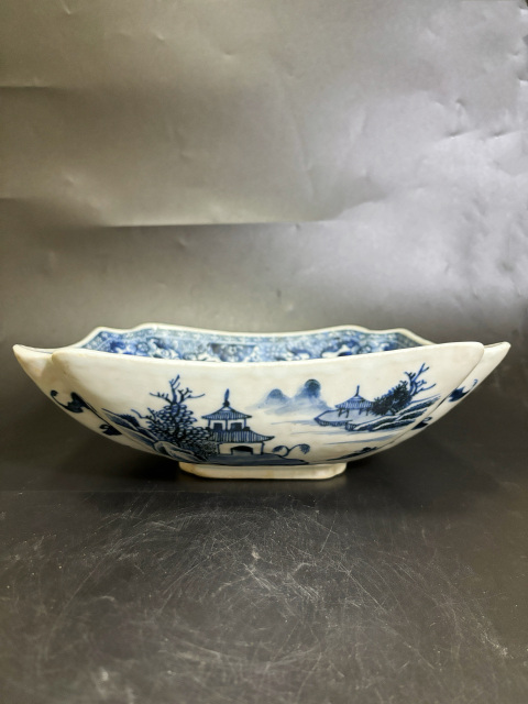 古玩陶瓷清中期青花山水樓閣人物紋四方倭角大碗拍賣，當前價格4500元