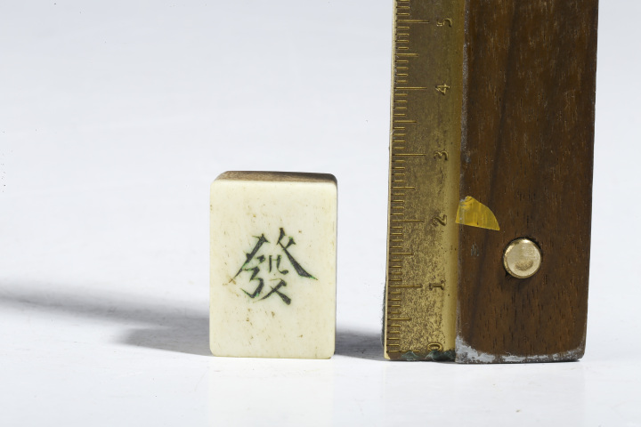 古玩陶瓷民國(guó)時(shí)期·貼竹麻將一套拍賣,當(dāng)前價(jià)格1200元