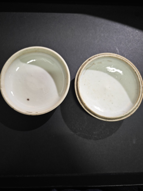 古玩陶瓷【望月樓】清晚期麒麟送子粉彩粉盒拍賣，當前價格1000元