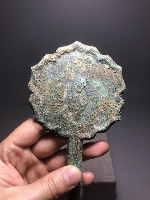 古玩銅器宋代葵口手柄鏡拍賣,當前價格888元