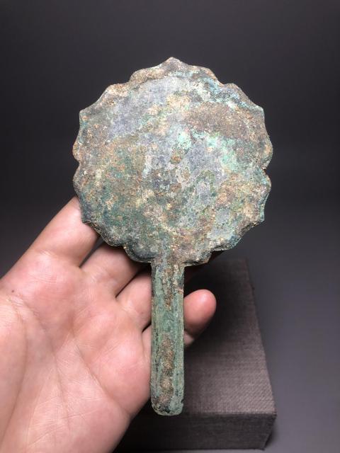 古玩銅器宋代葵口手柄鏡拍賣,當前價格888元