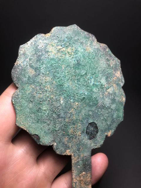 古玩銅器宋代葵口手柄鏡拍賣,當前價格888元
