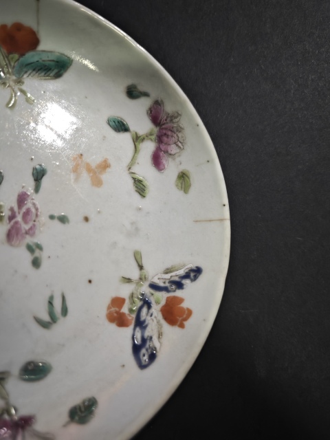 古玩陶瓷清晚期花蝶紋粉彩盤拍賣，當前價格130元