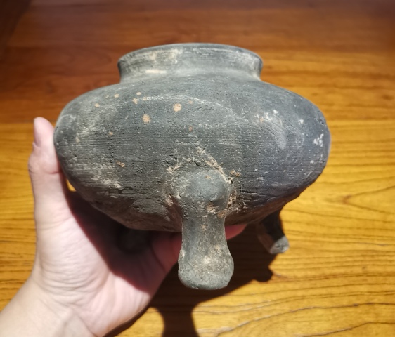 古玩陶瓷漢灰陶鼎式三足爐拍賣(mài)，當(dāng)前價(jià)格168元