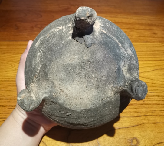 古玩陶瓷漢灰陶鼎式三足爐拍賣(mài)，當(dāng)前價(jià)格168元