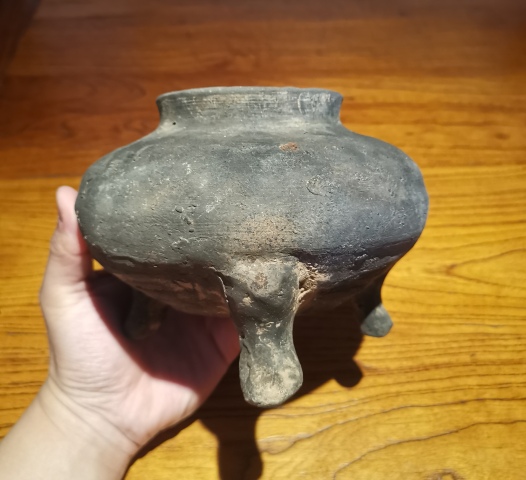 古玩陶瓷漢灰陶鼎式三足爐拍賣(mài)，當(dāng)前價(jià)格168元