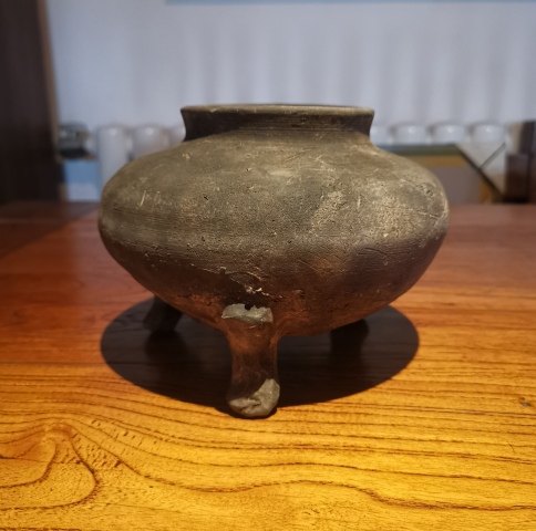 古玩陶瓷漢灰陶鼎式三足爐拍賣(mài)，當(dāng)前價(jià)格168元