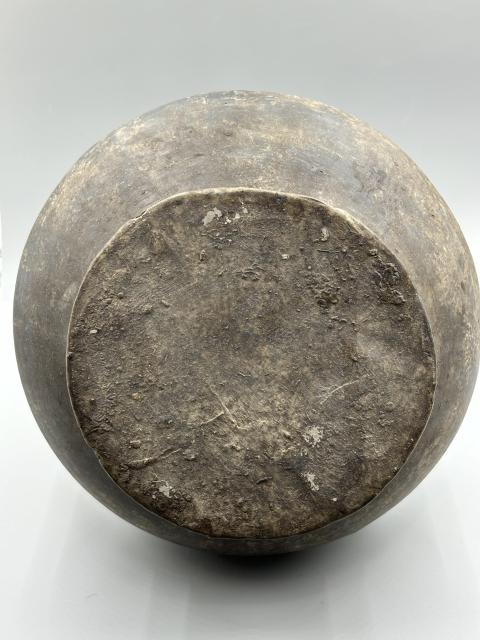 古玩陶瓷漢代·磨光蒜頭瓶拍賣,當(dāng)前價(jià)格1700元