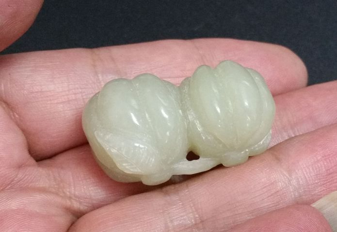 古玩玉器和田玉雕“南瓜”掛件拍賣,當前價格428元