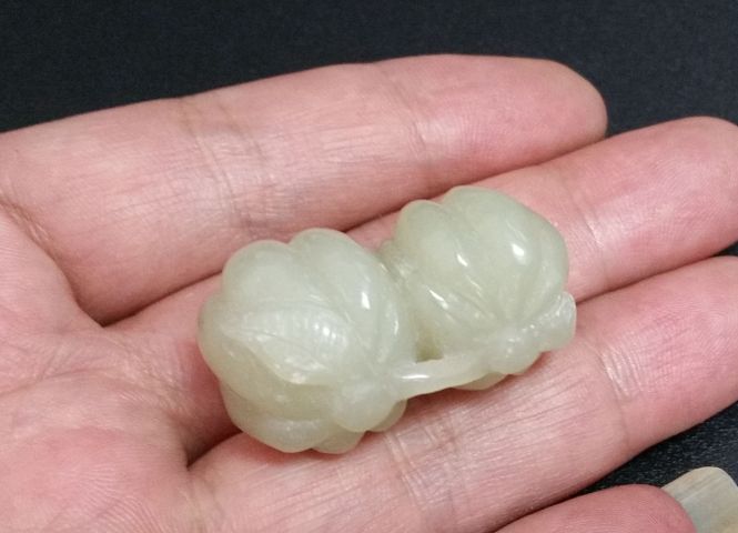 古玩玉器和田玉雕“南瓜”掛件拍賣,當前價格428元