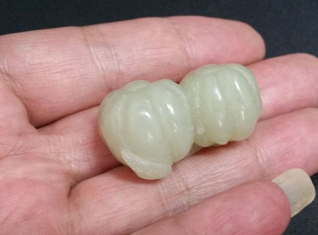 古玩玉器和田玉雕“南瓜”掛件拍賣,當前價格428元