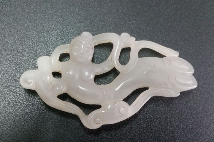 古玩玉器和田玉玉雕“飛天”掛件拍賣,當(dāng)前價(jià)格380元