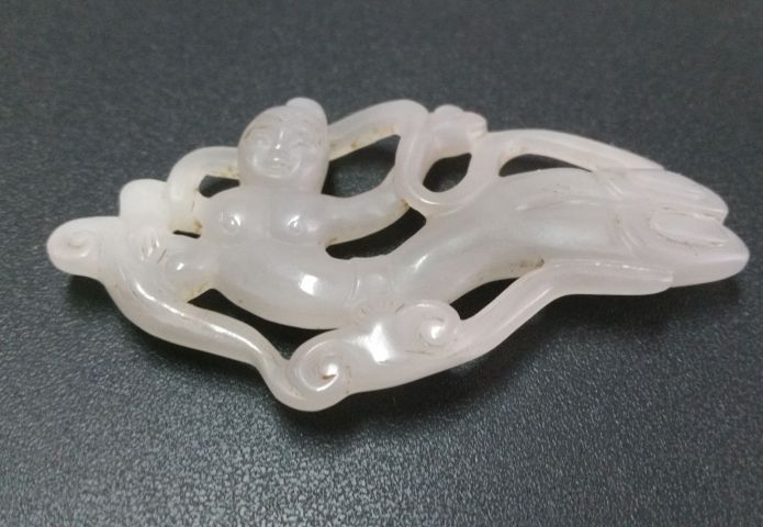 古玩玉器和田玉玉雕“飛天”掛件拍賣,當(dāng)前價(jià)格380元