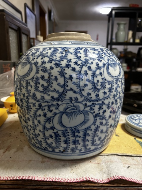 古玩陶瓷青花纏枝花卉紋蓋罐拍賣,當前價格1500元