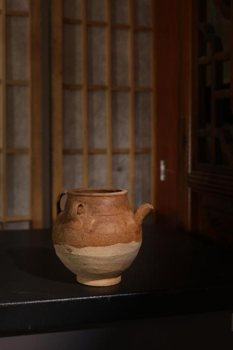 古玩陶瓷宋末元初褐釉雙系執(zhí)壺拍賣,當(dāng)前價(jià)格499元