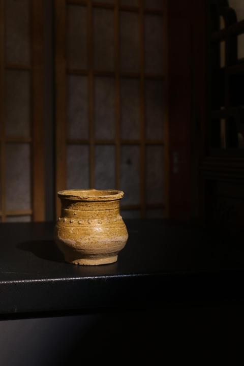古玩陶瓷黃釉鼓釘罐拍賣,當(dāng)前價(jià)格499元